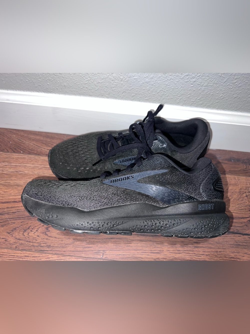 Brooks Ghost 16 Womens Size 8.5 Extra Wide Black/Black/Ebony Walking Sneaker